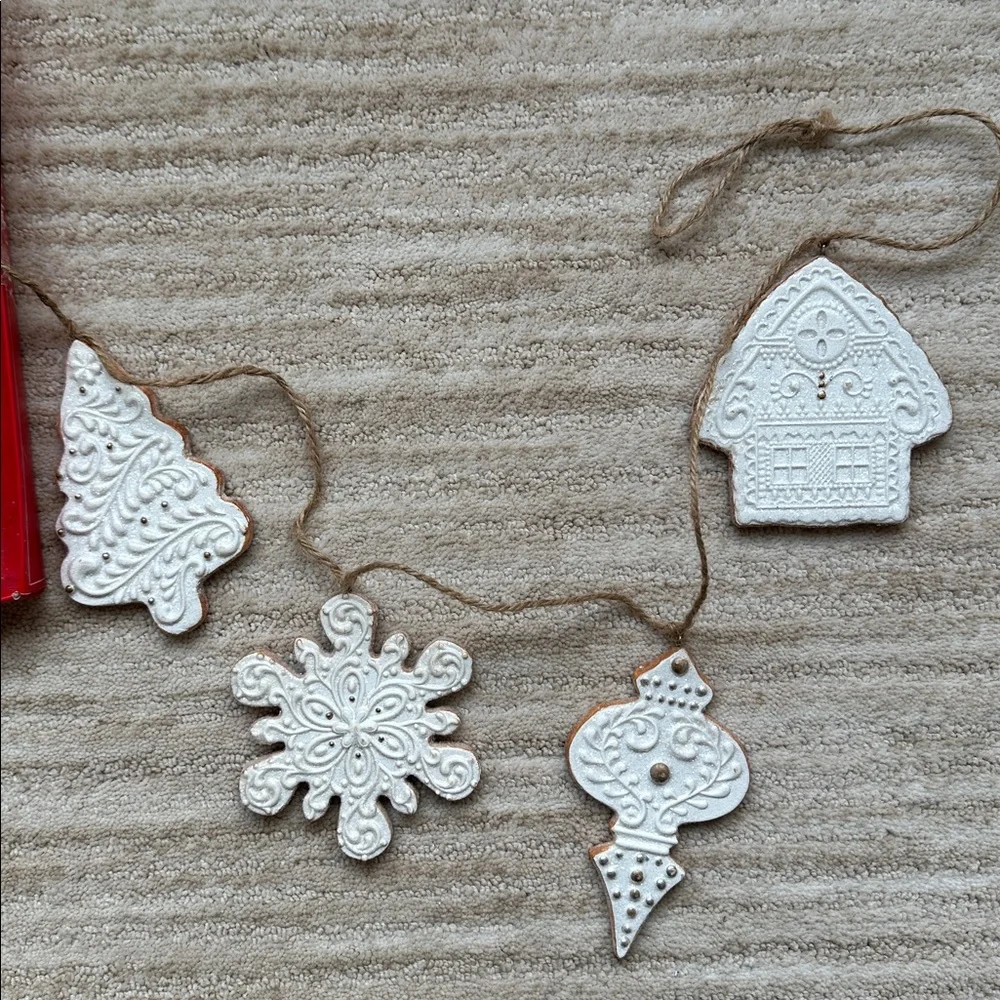 Martha Stewart White Gingerbread Garland 4 Foot Long - Resin Christmas Cookie